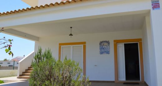 Villa v3+2 em Arroteias –Pêra, perto de Guia